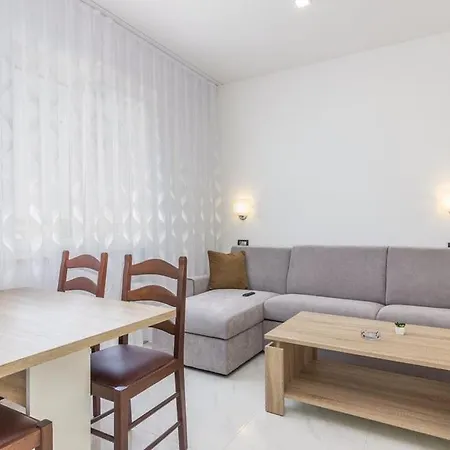 דירה With Pool פונטנה