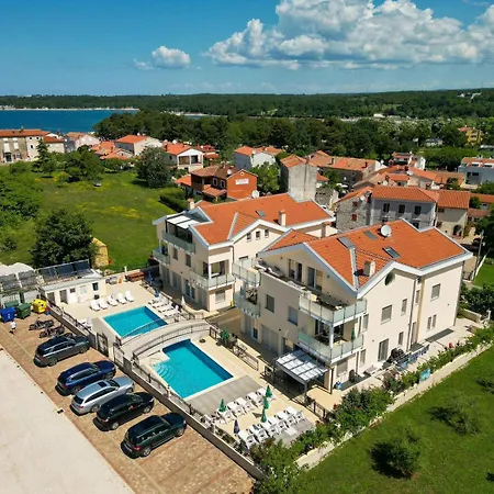 דירה With Pool *