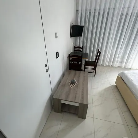 With Pool דירה פונטנה